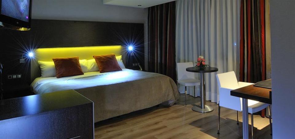 Hotel Tent Grenade
